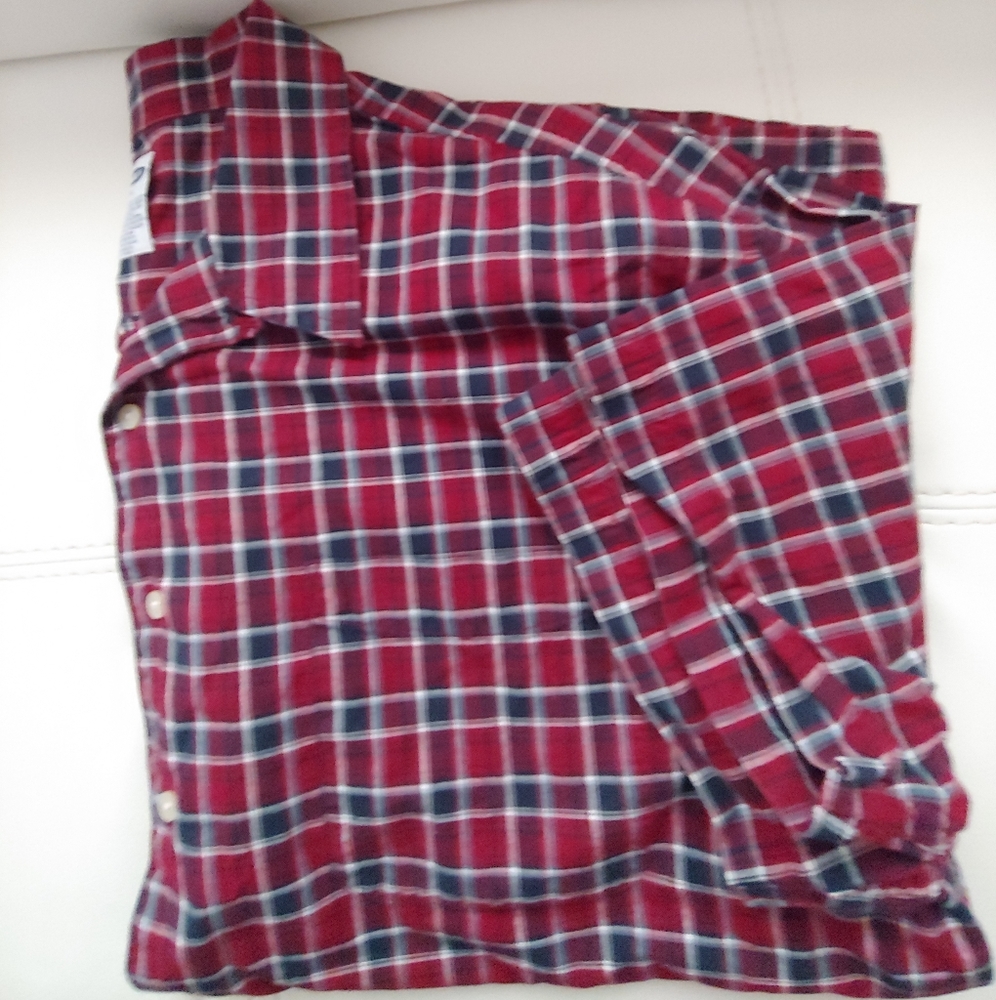 Men's Shirt - Picture 2 of 3